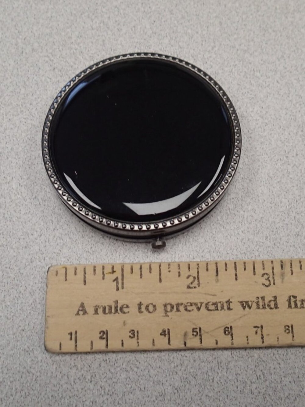 Round Compact w/ mirror